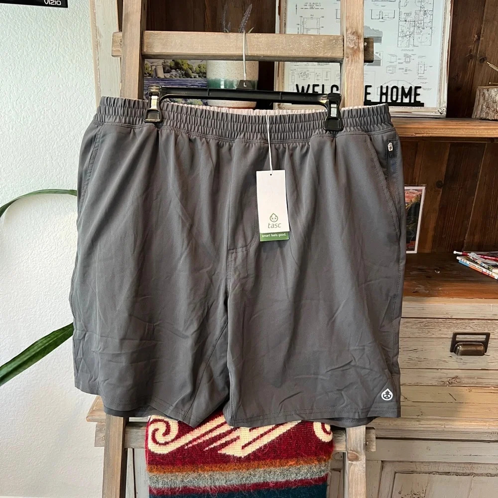 NWT Tasc men’s M21 recess 8” short size XL
